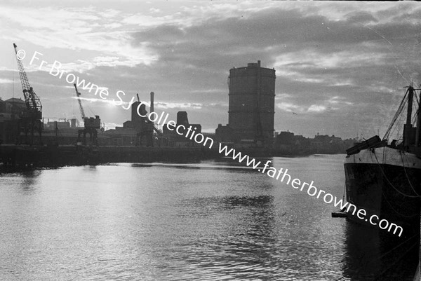 RIVER LIFFEY SUNSET AT DOCKS